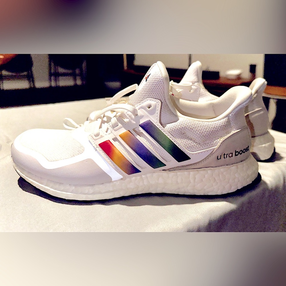 [NWT- Limited Edition] Adidas ULTRA Boost (Women’s 8.5)👟 🌈